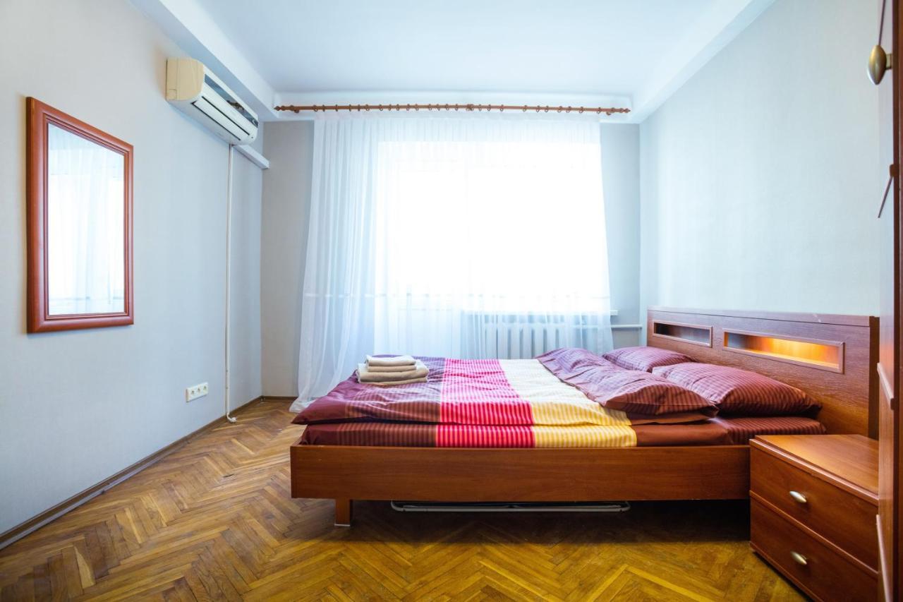 Apartment Near Metro Pecherskaya Kiev Esterno foto